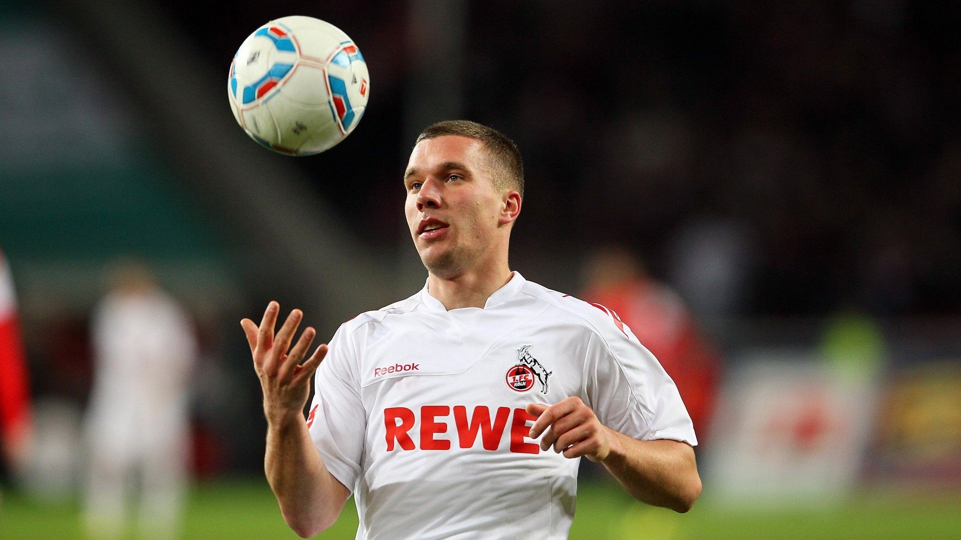 李恩：全黑队中场的主心骨，组织进攻如行云流水，李恩百科